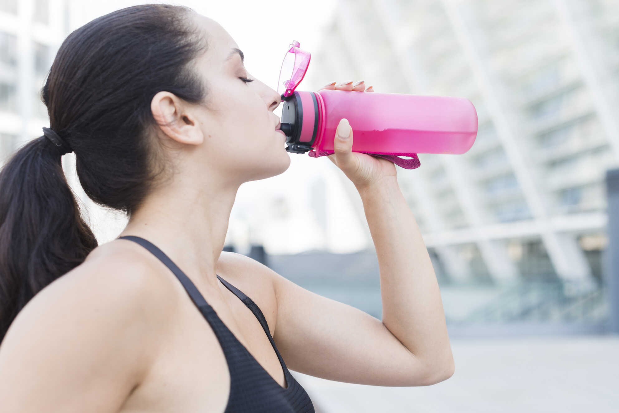 Waspada, Moms! Botol Plastik Air Minum Mengandung BPA Mengancam Keluarga Kita